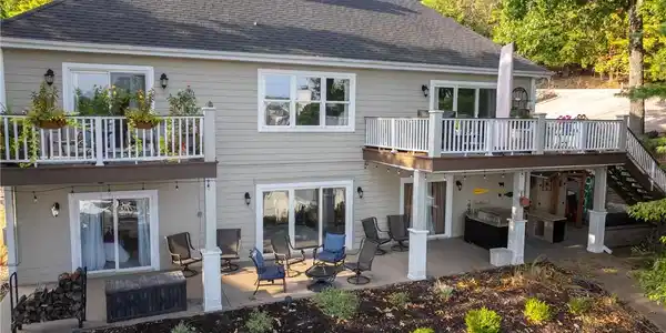 1069 Grand View Drive