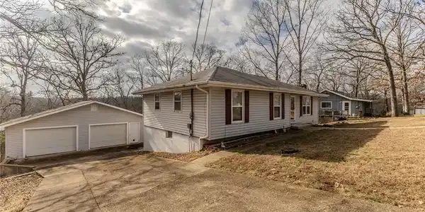 599 Mayfair Drive