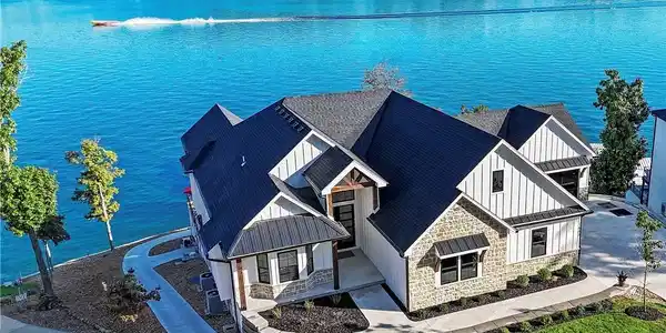 1603 Grand View Drive