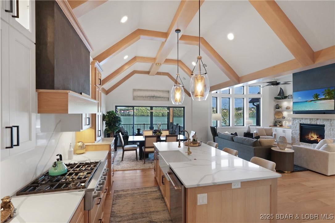 Image 4: Discover the essence of luxury lake lifestyle here