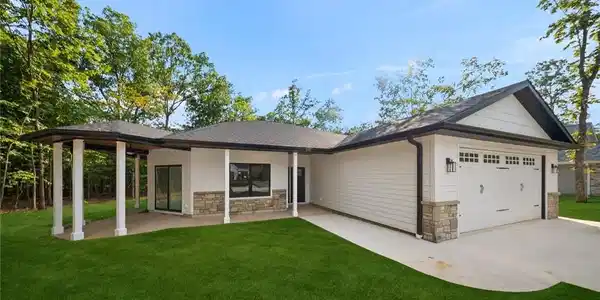 535 Grand Point Boulevard