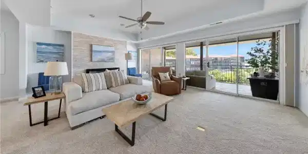 372 W Palisades Drive
