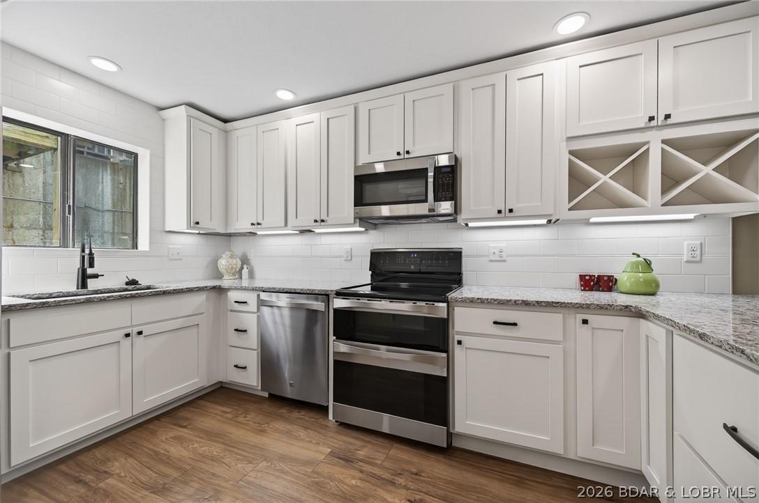 Image 2: Custom kitchen with updated stainless steel applia