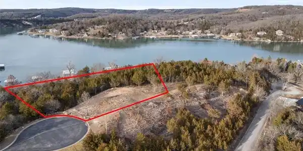 Lot 32 Kinderhook View