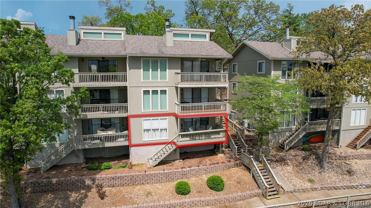 Image 3: Lower level w/easy access to lakefront.