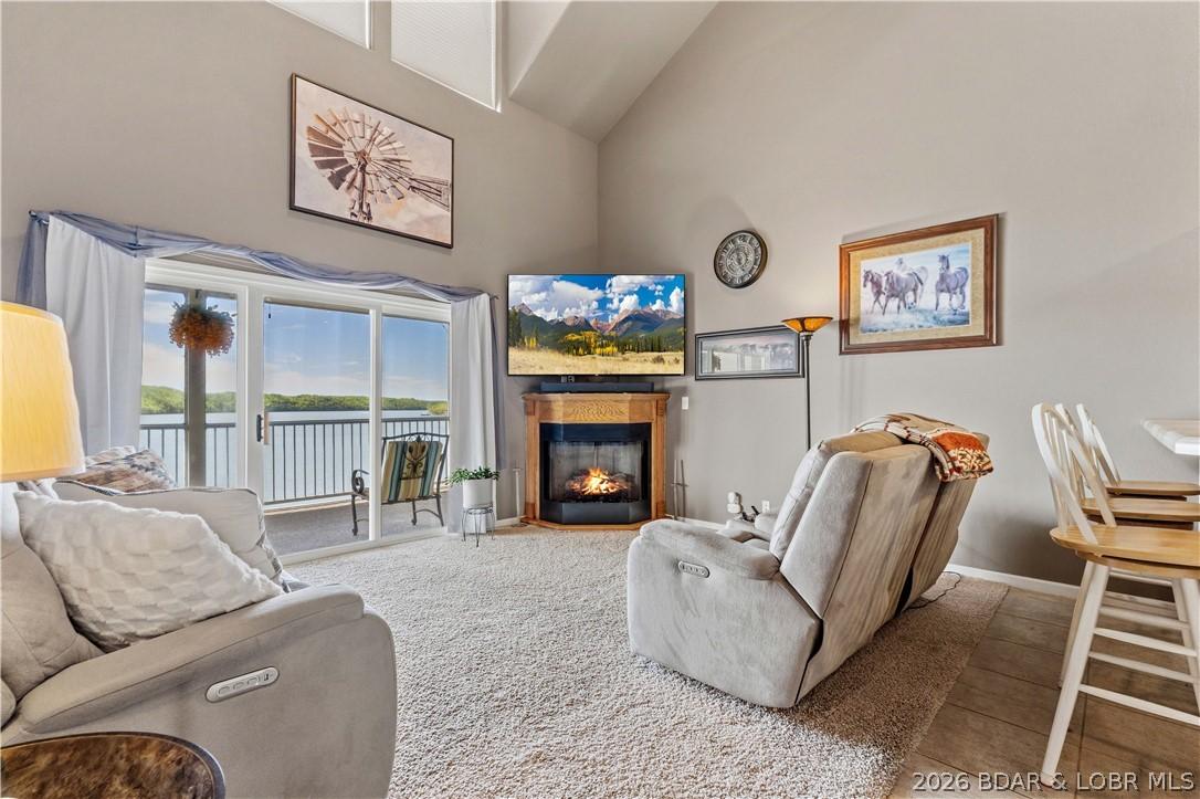 Image 3: Gas Fireplace for those chilly evenings.