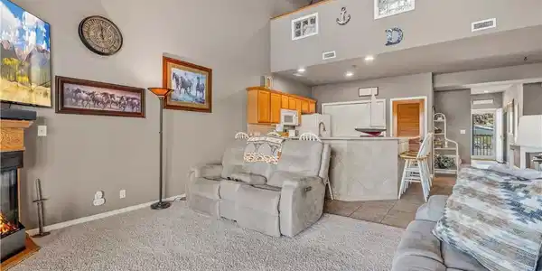 Image 4: Open Living/Kitchen/Dining area
