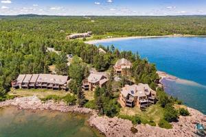1594 Superior Shores