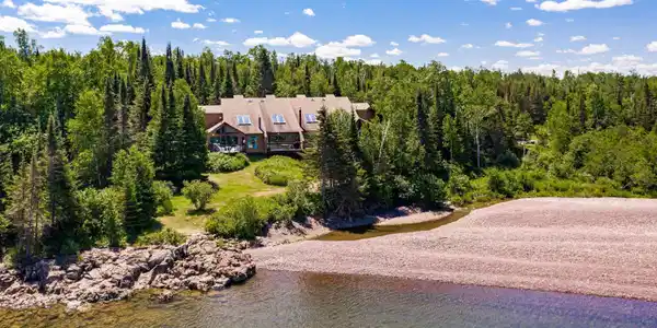 1555 Superior Shores