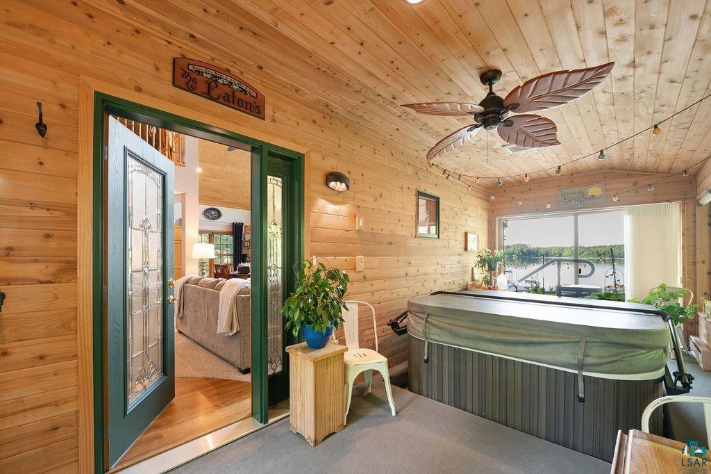 Image 1: 4 Season entry, featuring a hot tub, Entry