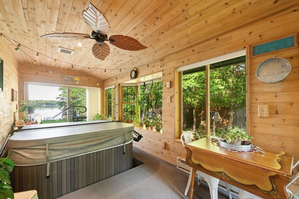 Image 2: 4 Season Entry with a jacuzzi, and nice ceiling fan, Entry