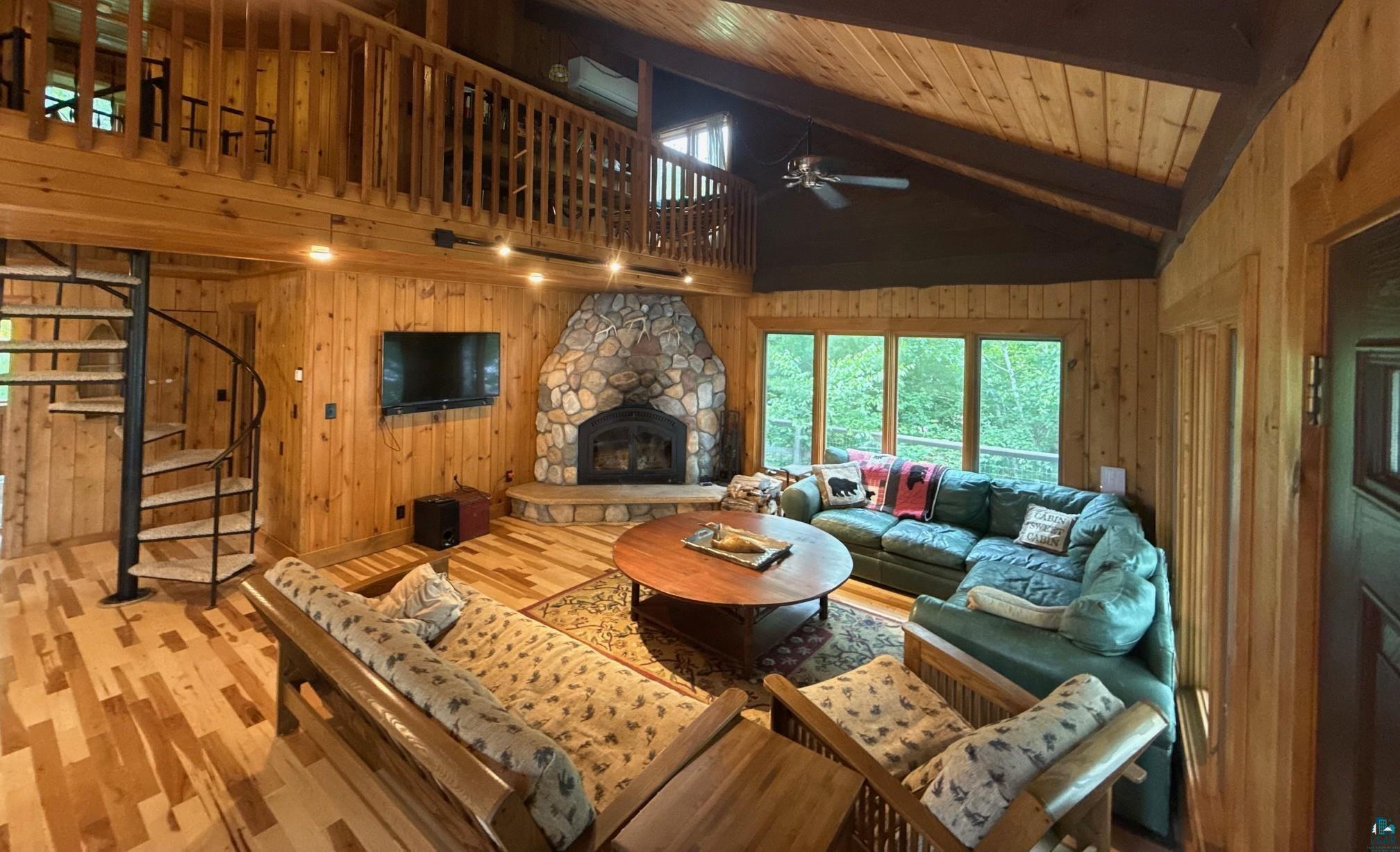 Image 3: Living Area