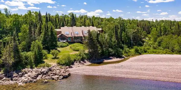 1557 Superior Shores