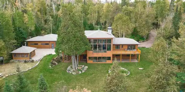 70 Pine Tree Dr