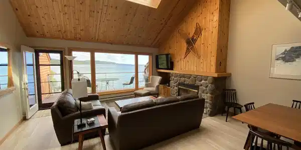 1615 Superior Shores