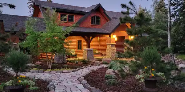 18 East Bay Ln