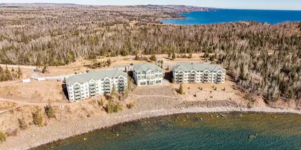 1412 #4-103 Burlington Rd