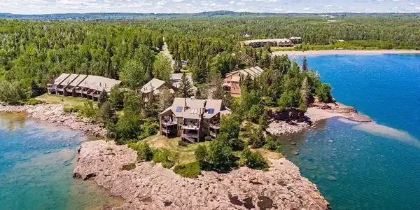 1627 Superior Shores