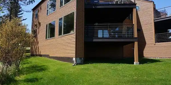 1627 Superior Shores