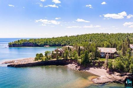 1621 Superior Shores