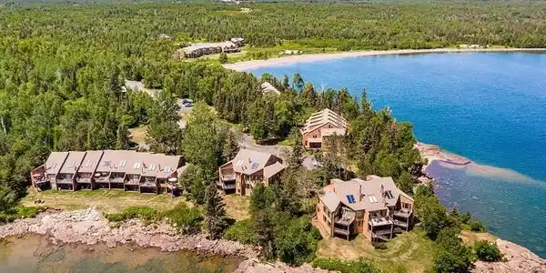 1594 Superior Shores
