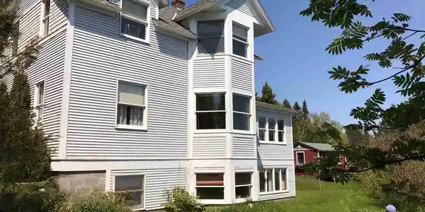 110 2nd Ave E