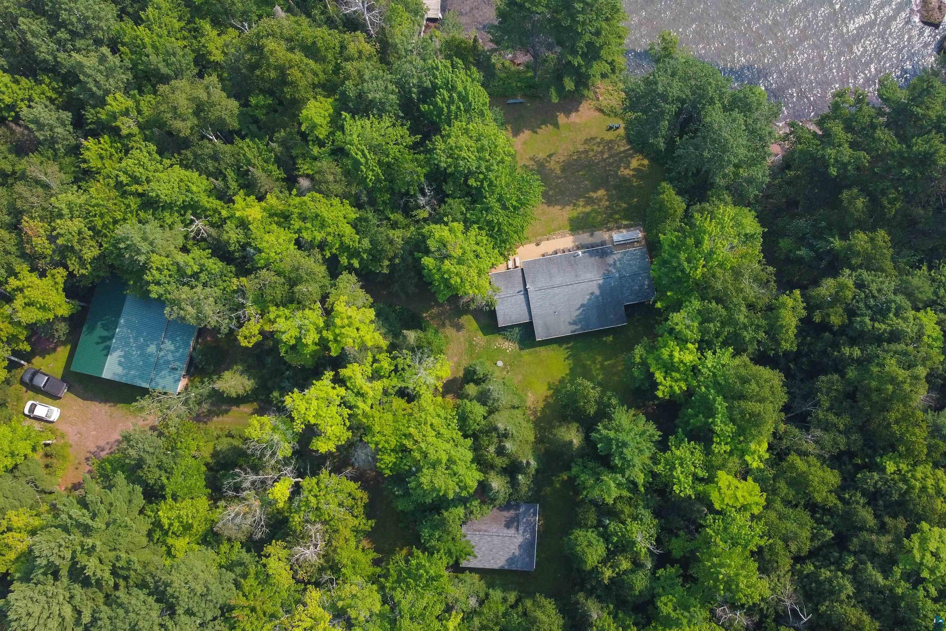 Image 1: Over 2.5 Acres of Secluded Beauty