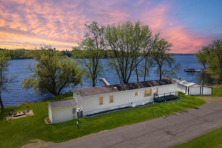 10412 Lakeside Dr