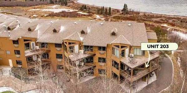 1521 Superior Shores