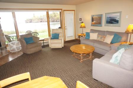 1594 Superior Shores