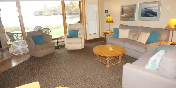 1594 Superior Shores