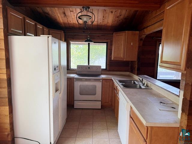 Image 2: Kitchen