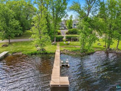156 Lakeshore Dr