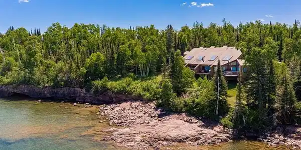 1565 Superior Shores