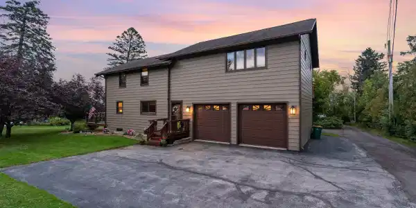 4 Lakeside Ct
