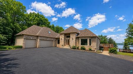 4875 Lakeway Dr