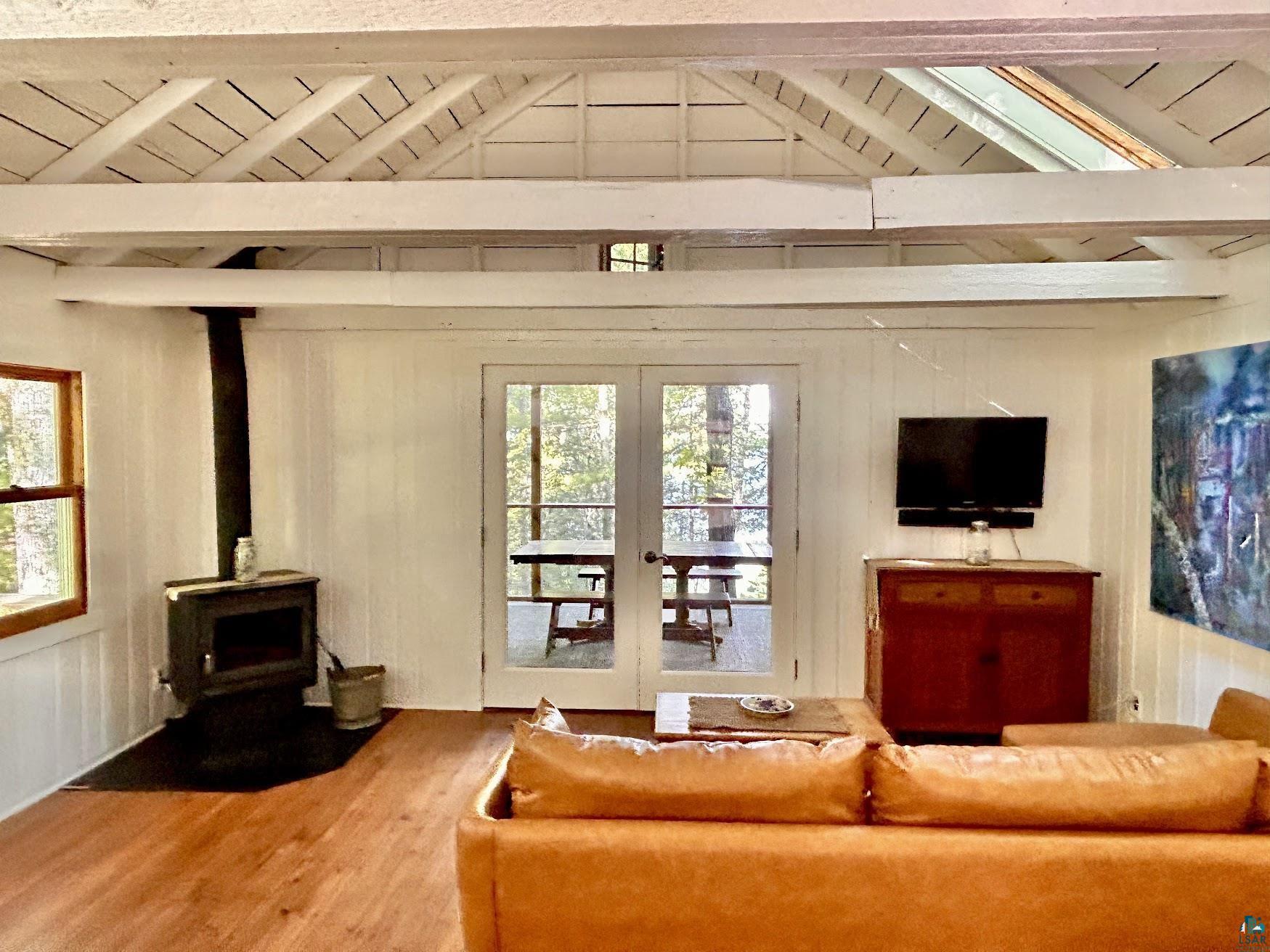 Image 3: Living Room