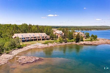 1626 Superior Shores