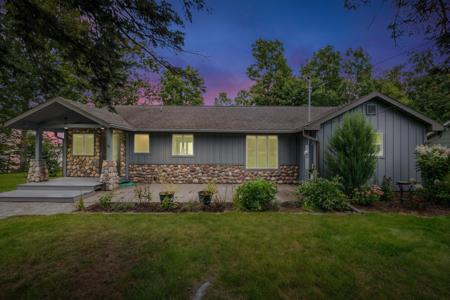 74520 Lakeshore Dr