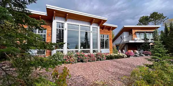 1868 Highway 61 E