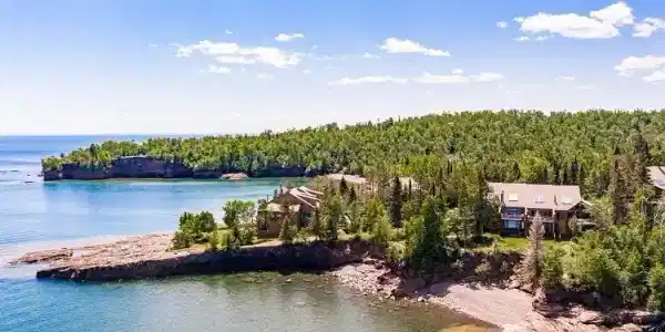 1621 Superior Shores