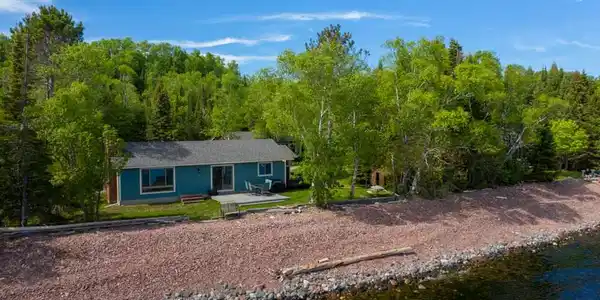 1870 Highway 61 E