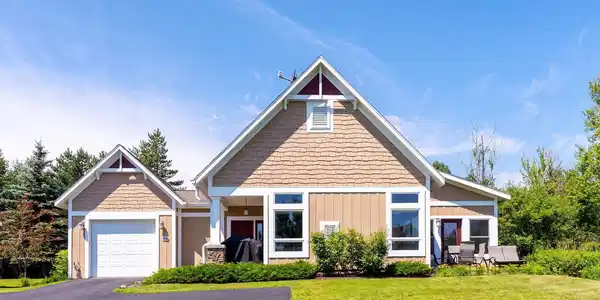 563-405-3 Larsmont Way