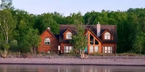 22 E Rosebush Ln