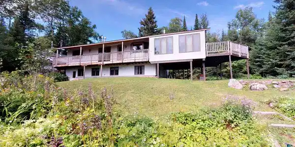 1050 Devil Track Rd