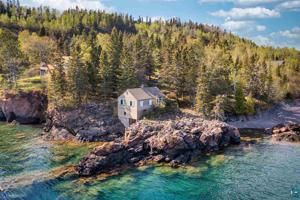 2400/2402 Highway 61