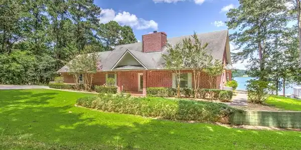 200 Shoreline Drive