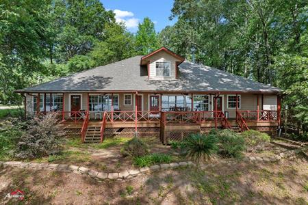 140 Eastwood Drive