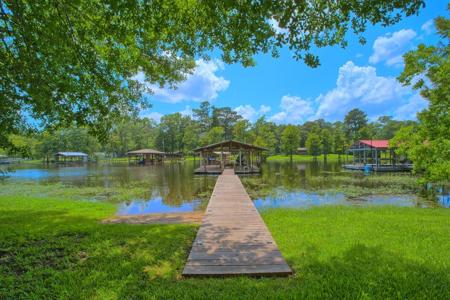 260 Oakleaf Circle