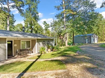 230 Lakeshore Loop